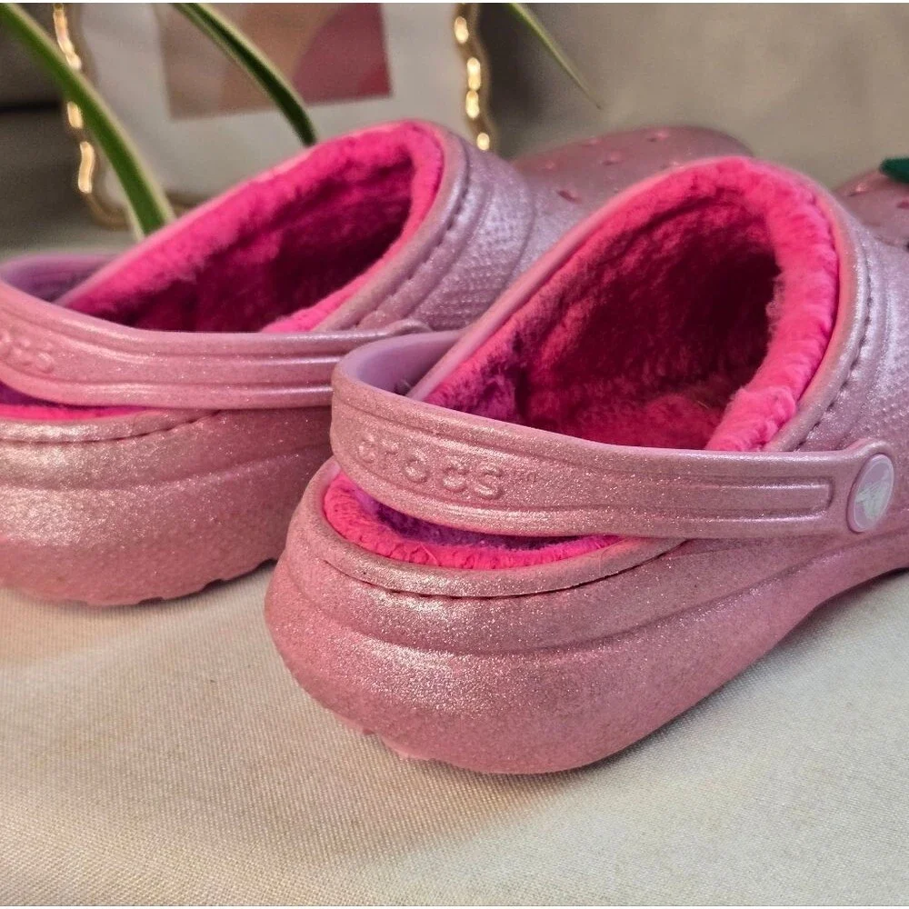 ​🦄 ✨ Sparkling Pink Fuzz-Lined Crocs ✨ 🦄